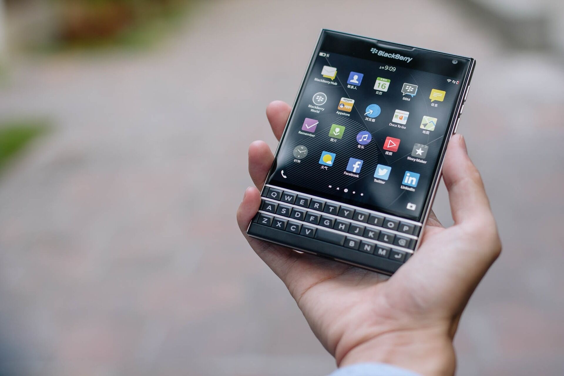 BlackBerry Passport Review: Design, Features & Performance